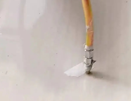海门瓷砖空鼓维修公司专业解答在瓷砖铺贴过程中，如果使用的砂料过粗（如全部使用了粗砂），可能会导致以下问题